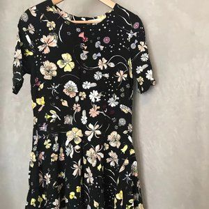 In great condition, H&M Floral pattern dress  100% VISCOSE